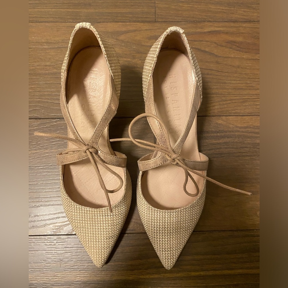 BRAND NEW Hispanistas Maya Heels in gold/honey